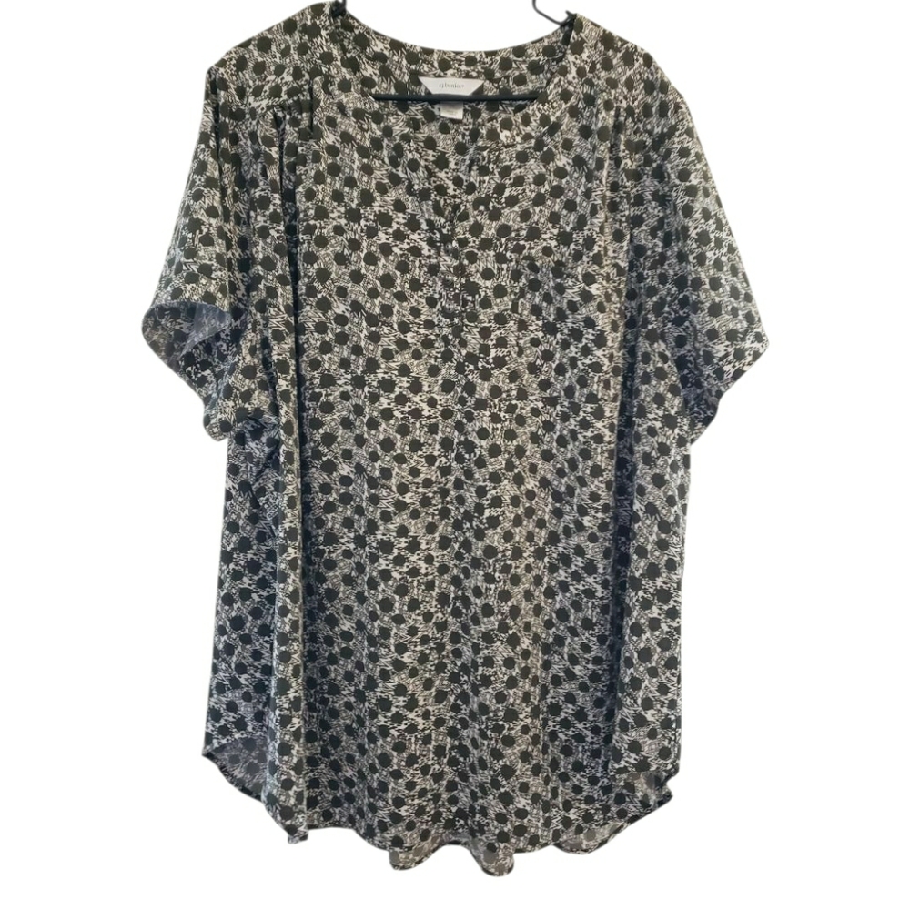 CJ Banks Green and White Floral Short Sleeve Top